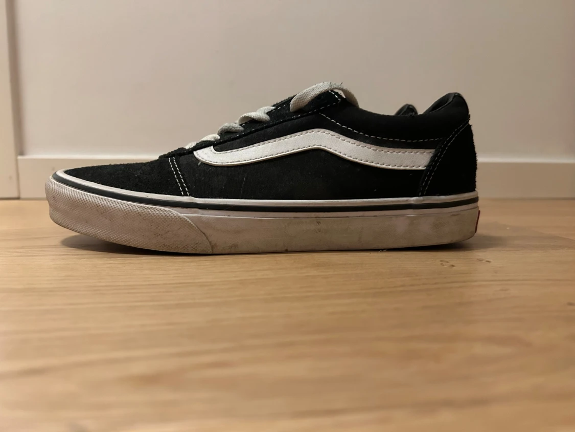 Svarta Vans  - 1