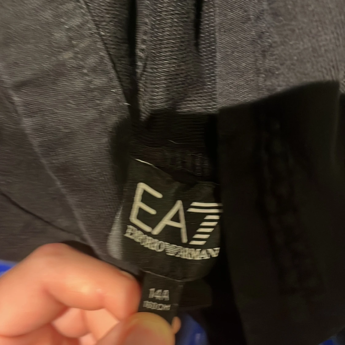 Svart EA7 hoodie med blått tryck - 3