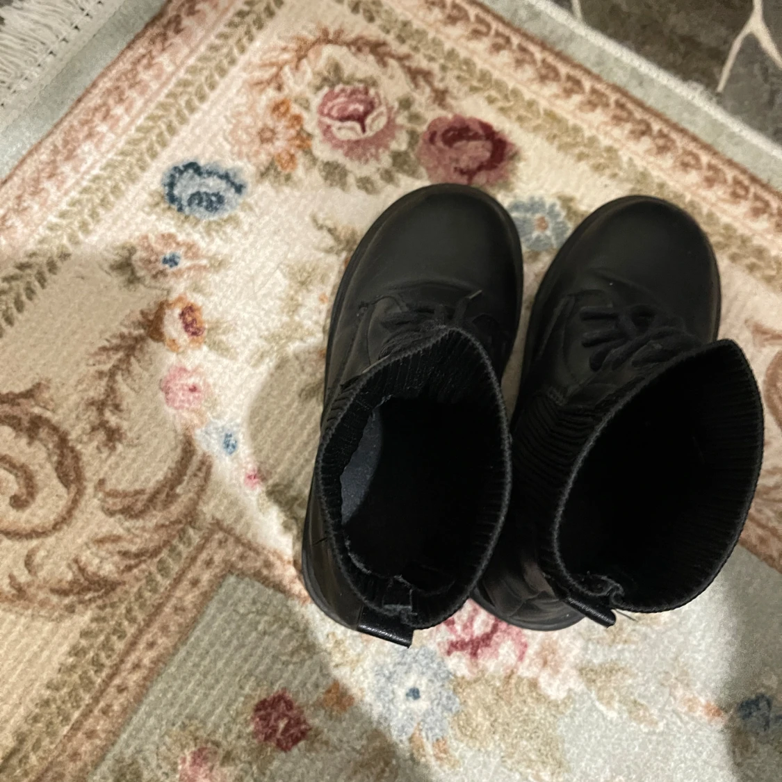 Svarta boots med snörning och stickad skaft - 3