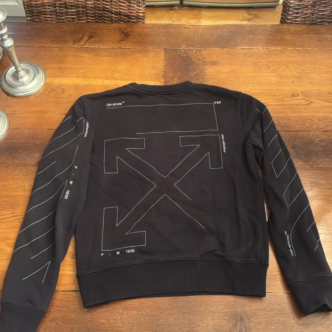 Svart sweatshirt från Off-White - 1