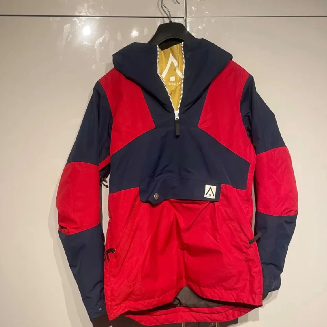 Röd och marinblå vindjacka WearColour