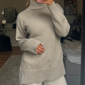 Stickad tröja - supersöt stickad polotröja som ej används🥰