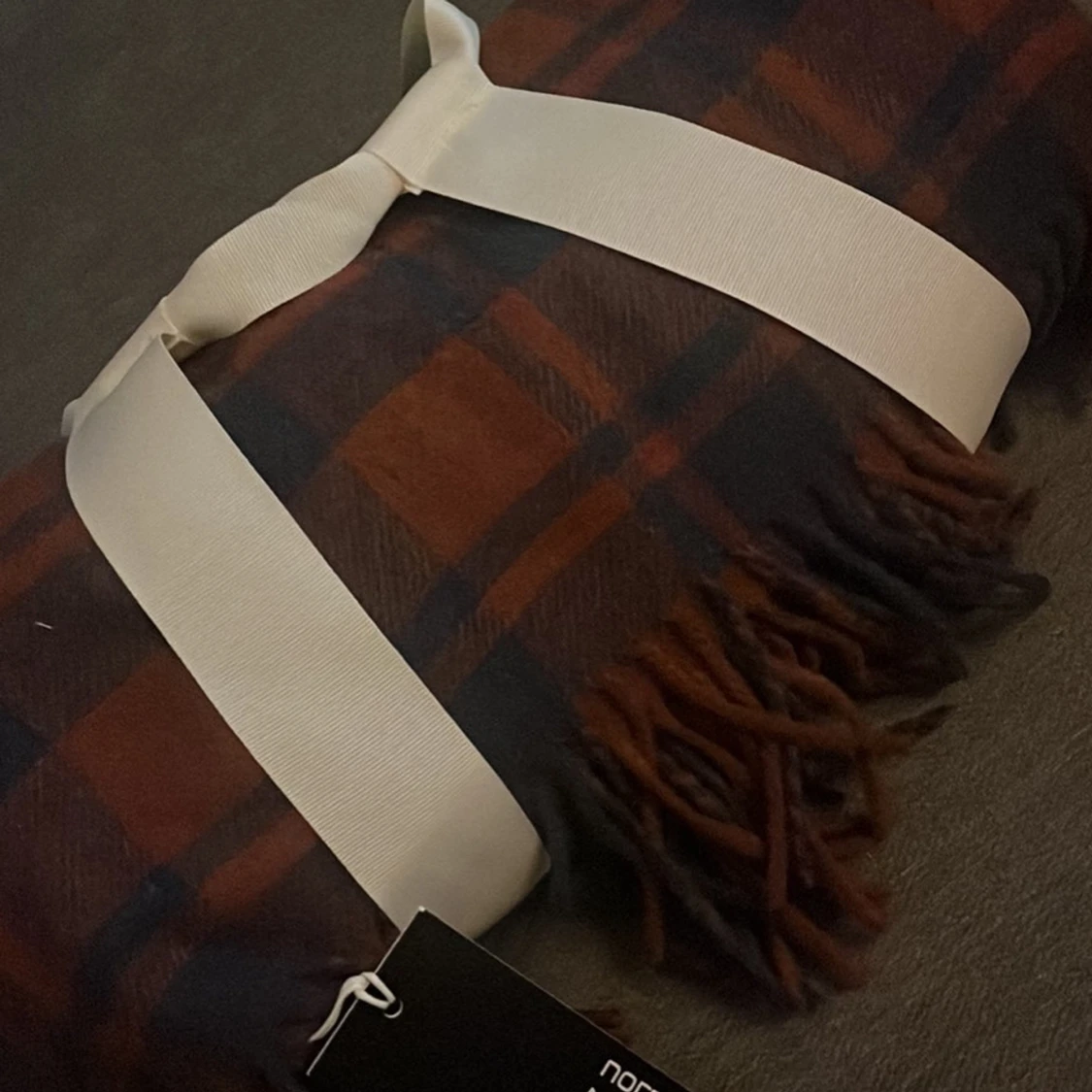 Rutig filt i brunt och mörkblått