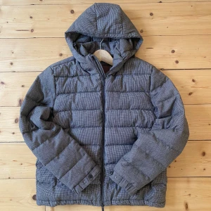 Massimo Dutti vinter-jacka - Knappt använd, Storlek L, Sjyst vinterjacka. 
