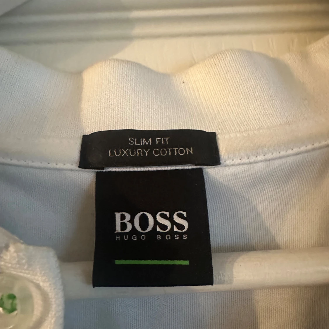 Vit och blå pikétröja från Hugo Boss - 1