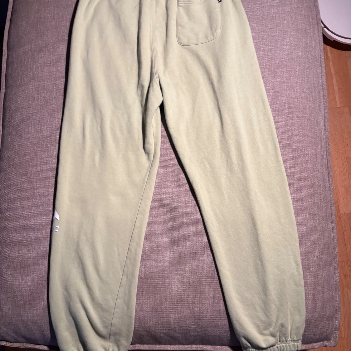 Stüssy ljusgröna mjukisbyxor - 2