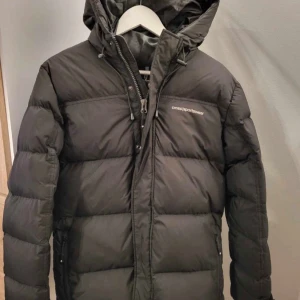 Svart dunjacka från Cross Sportswear - Dunjacka herr, storlek xs, vinterjacka 350kr
