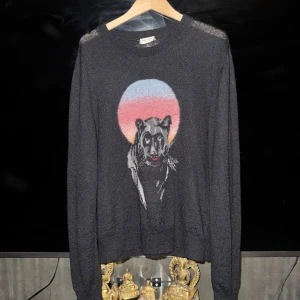 Svart Saint Laurent tröja med pantermotiv - Size M. Nyskick