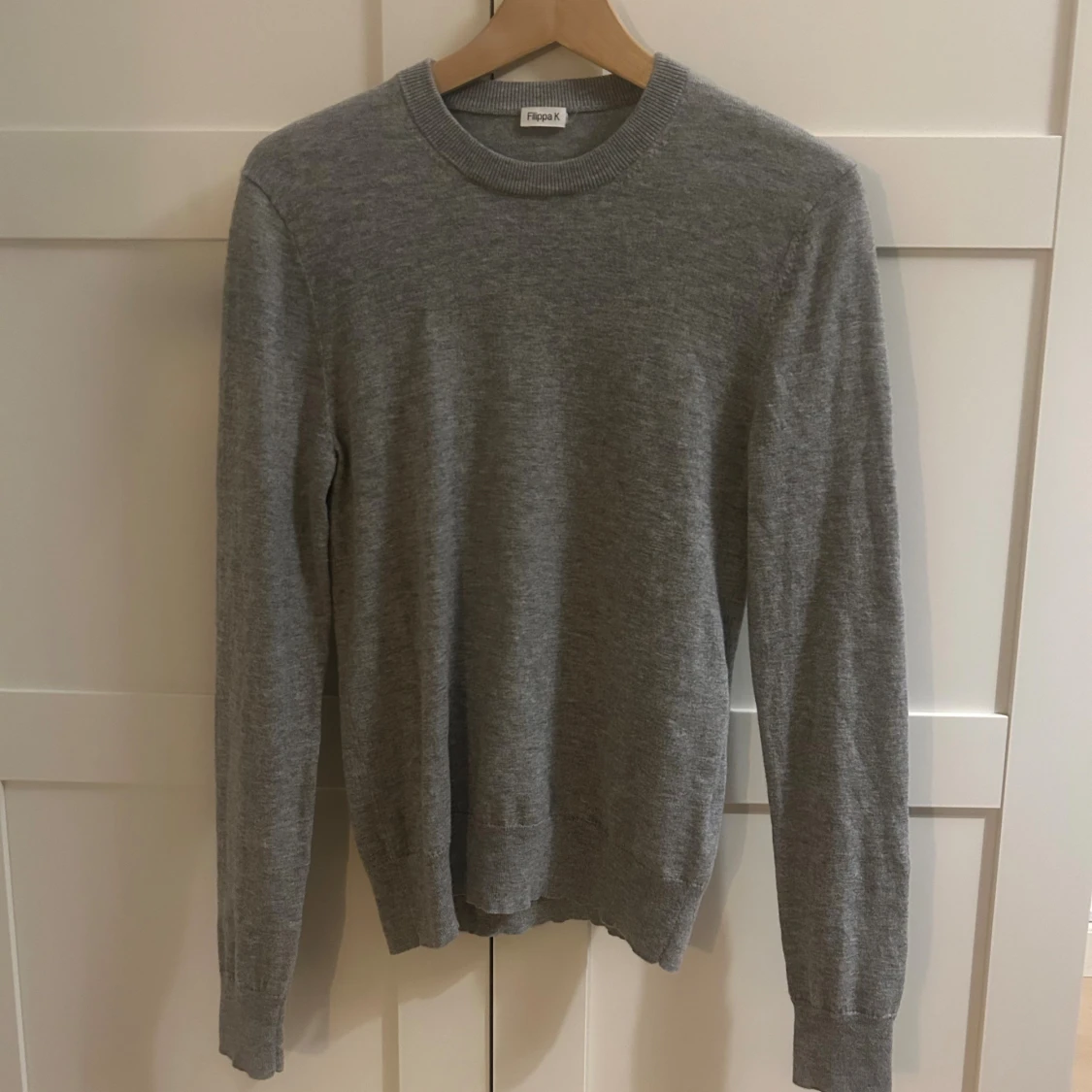 Grå stickad tröja från Filippa K