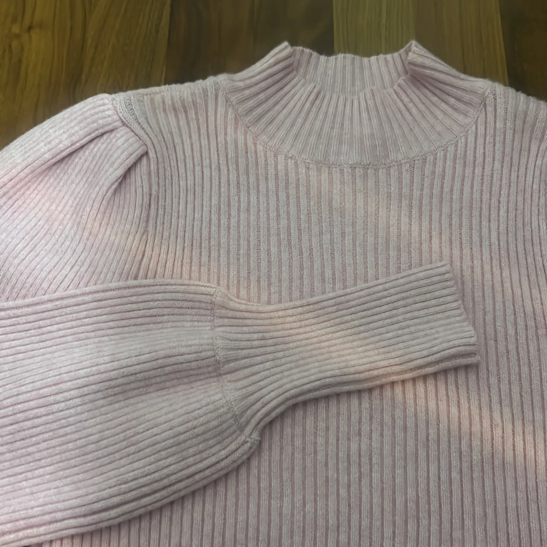 Rosa ribbad stickad tröja från ONLY - 4