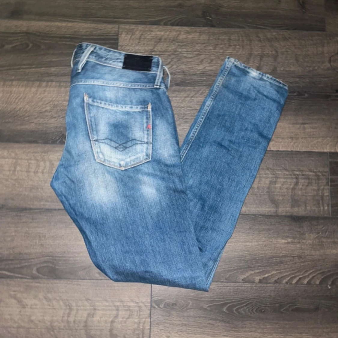 Replay anbass med slitningar - 2