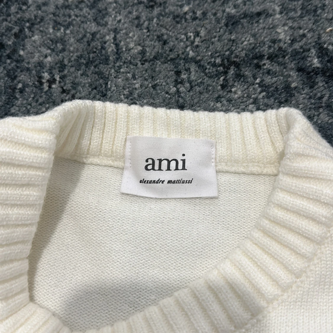 Vit stickad tröja från Ami Paris - 2
