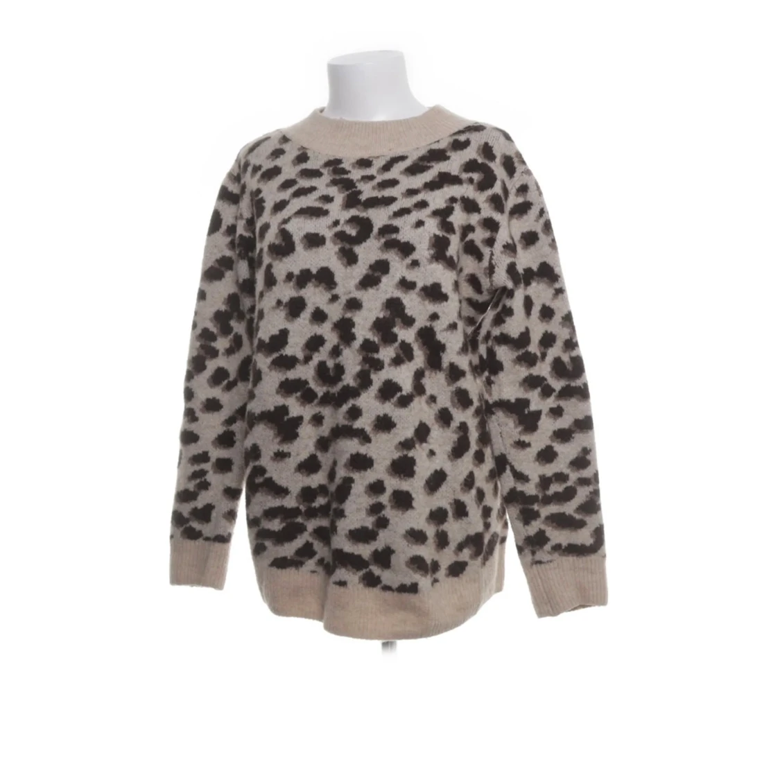 Beige leopardmönstrad stickad tröja