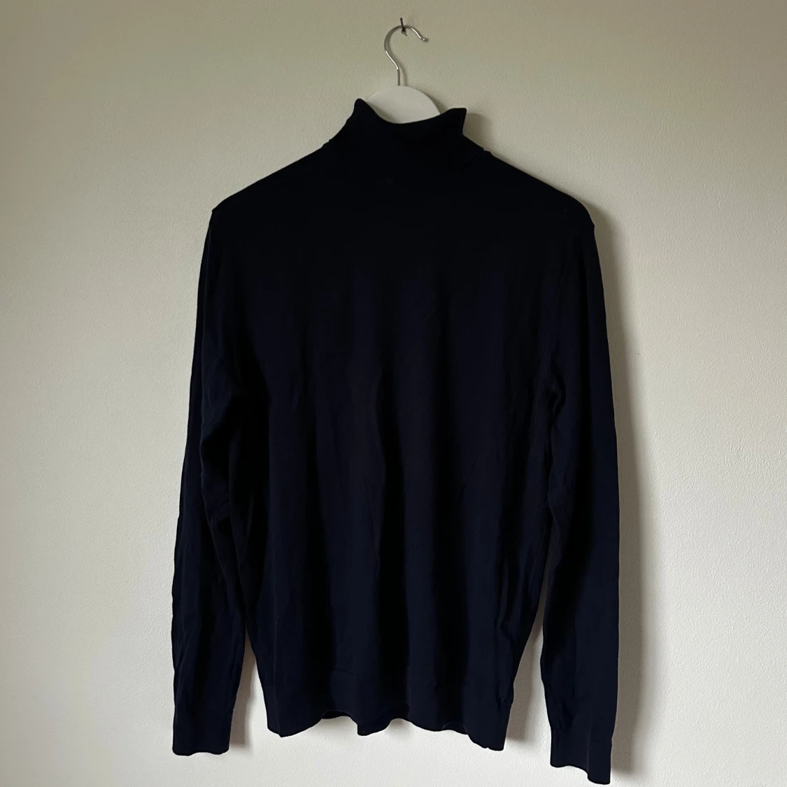 Mörkblå polotröja från SELECTED HOMME