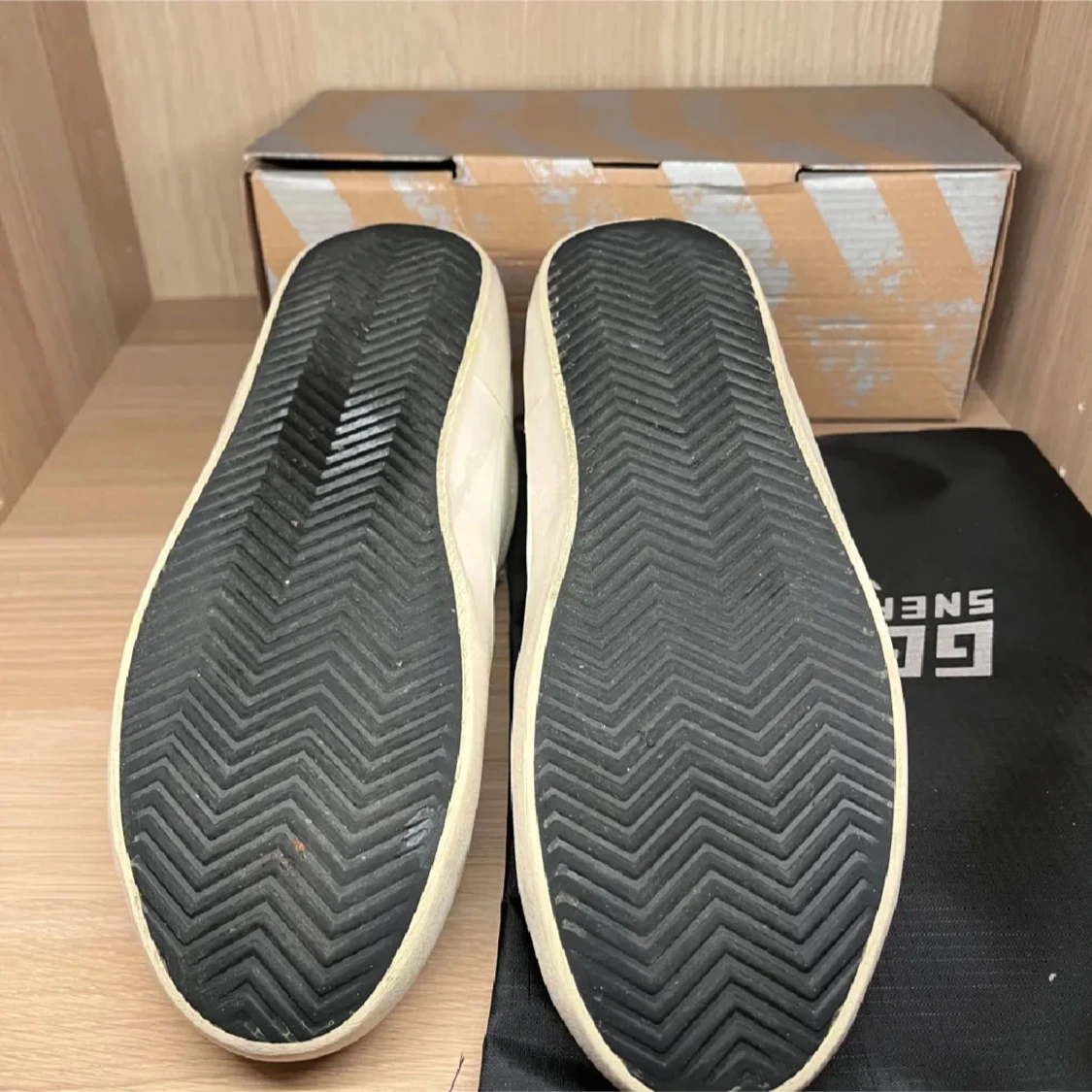 Vit sneaker från Golden Goose - 2