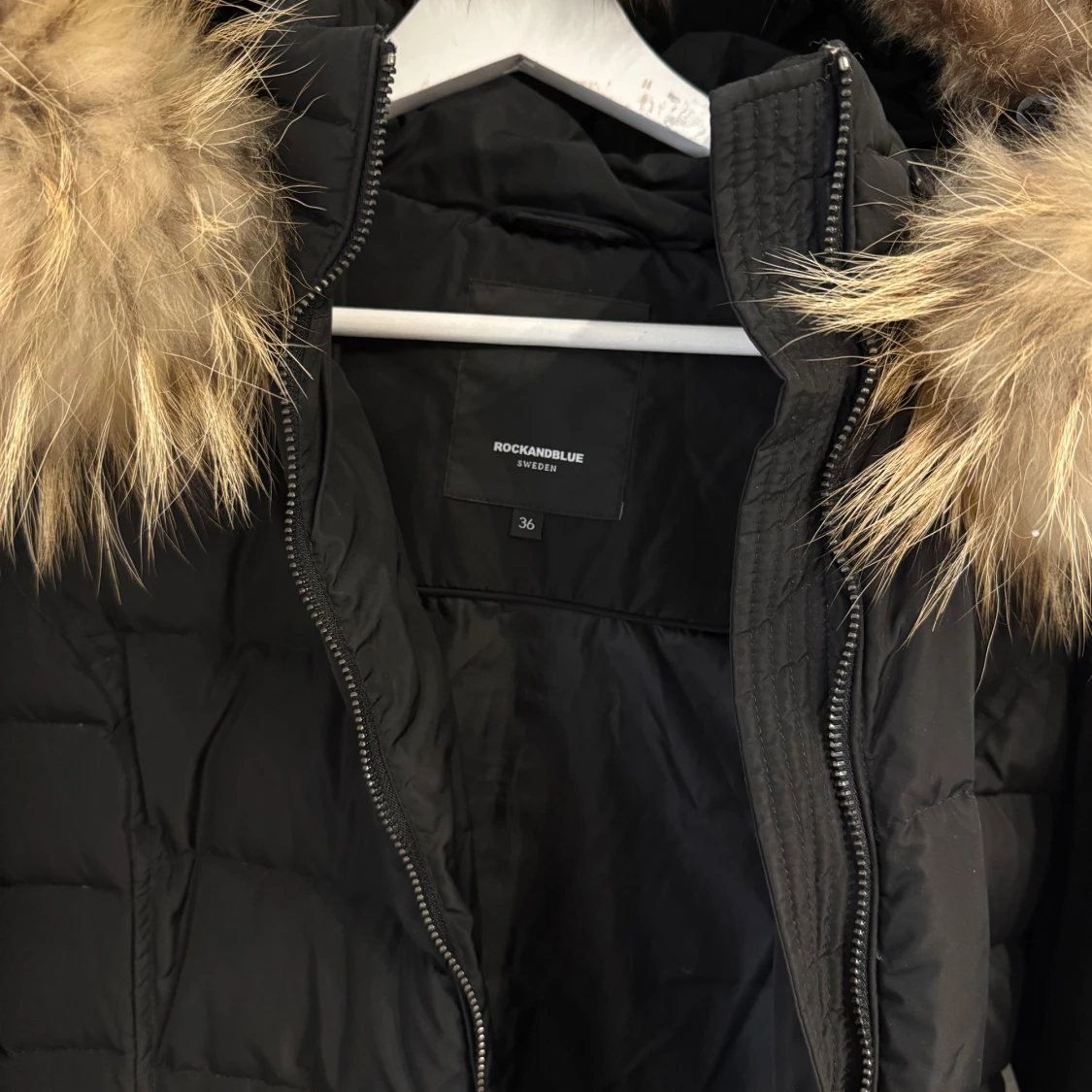 Svart dunjacka från Rockandblue - 4