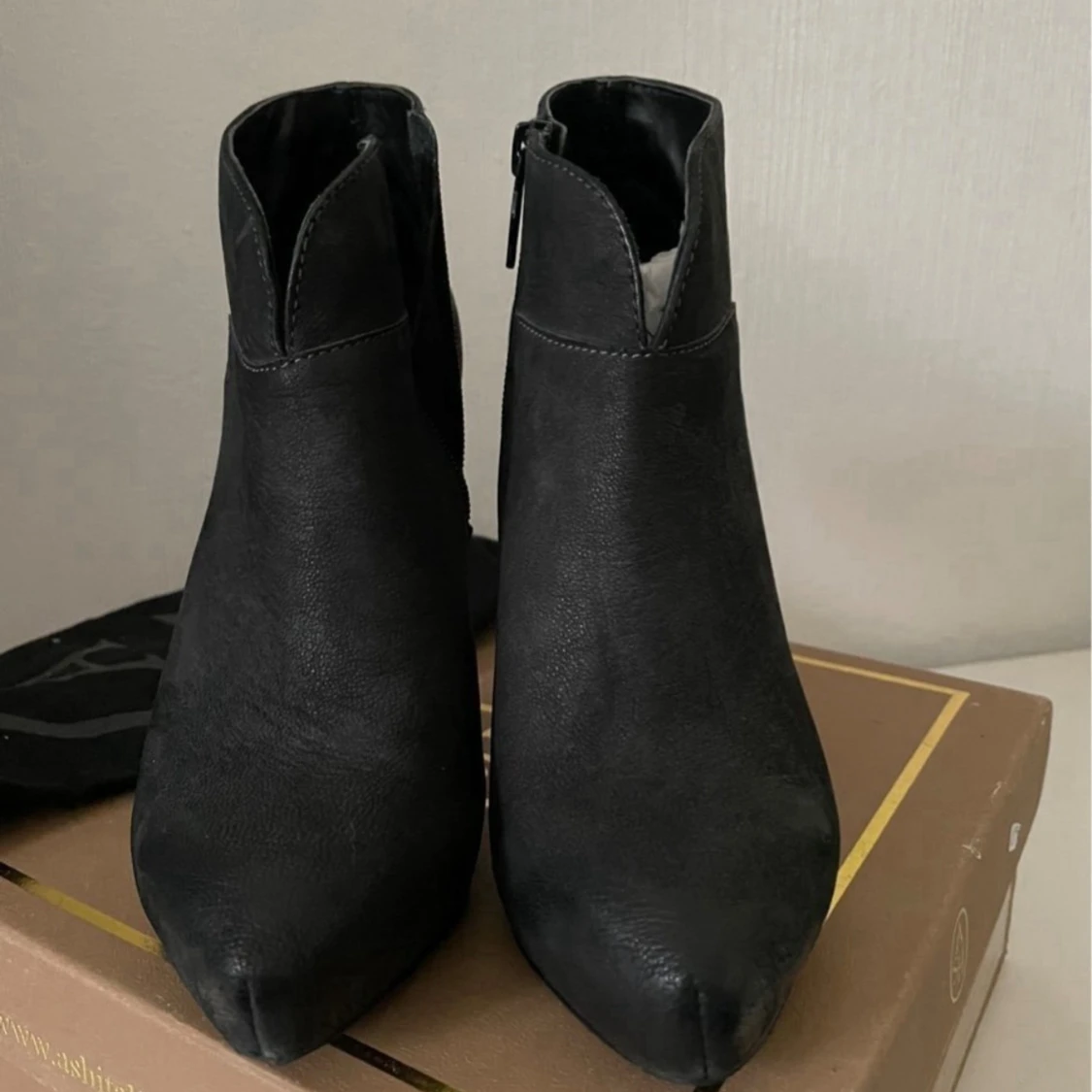 Svarta stövletter med klack från italienska ASH - 3