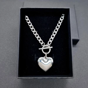 Handgjort halsband  - Handgjort halsband.  Material-rostfritt stål.  Längd-46cm. Kedjetjocklek-5cm 