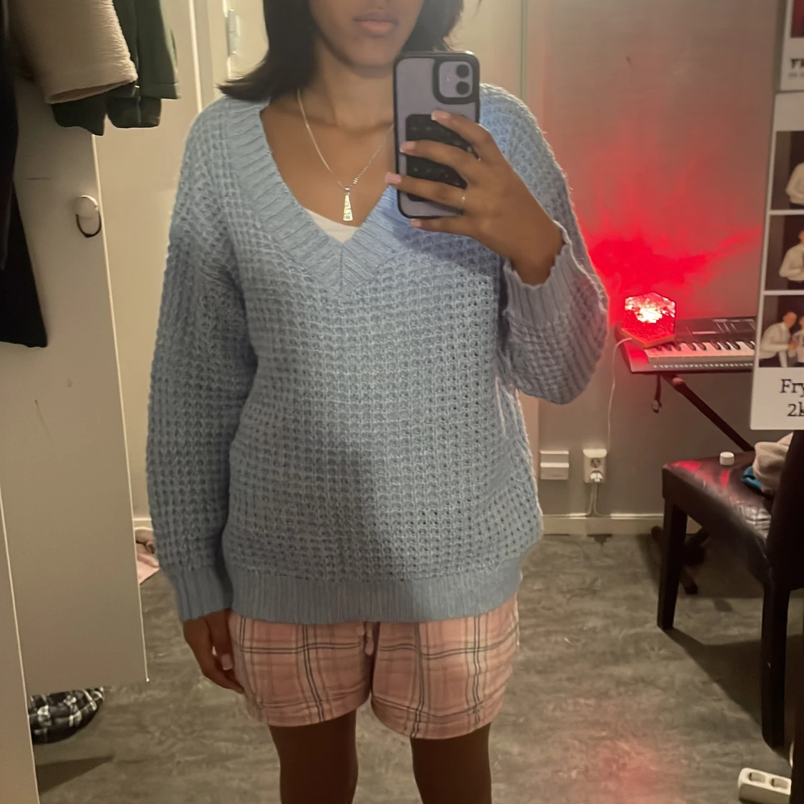 Ljusblå stickad v-ringad tröja - 4