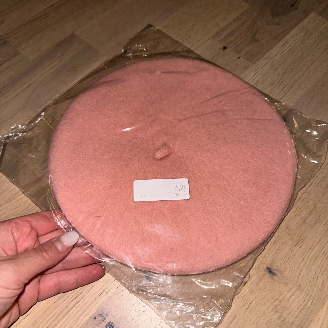 Rosa basker i ull mössa 