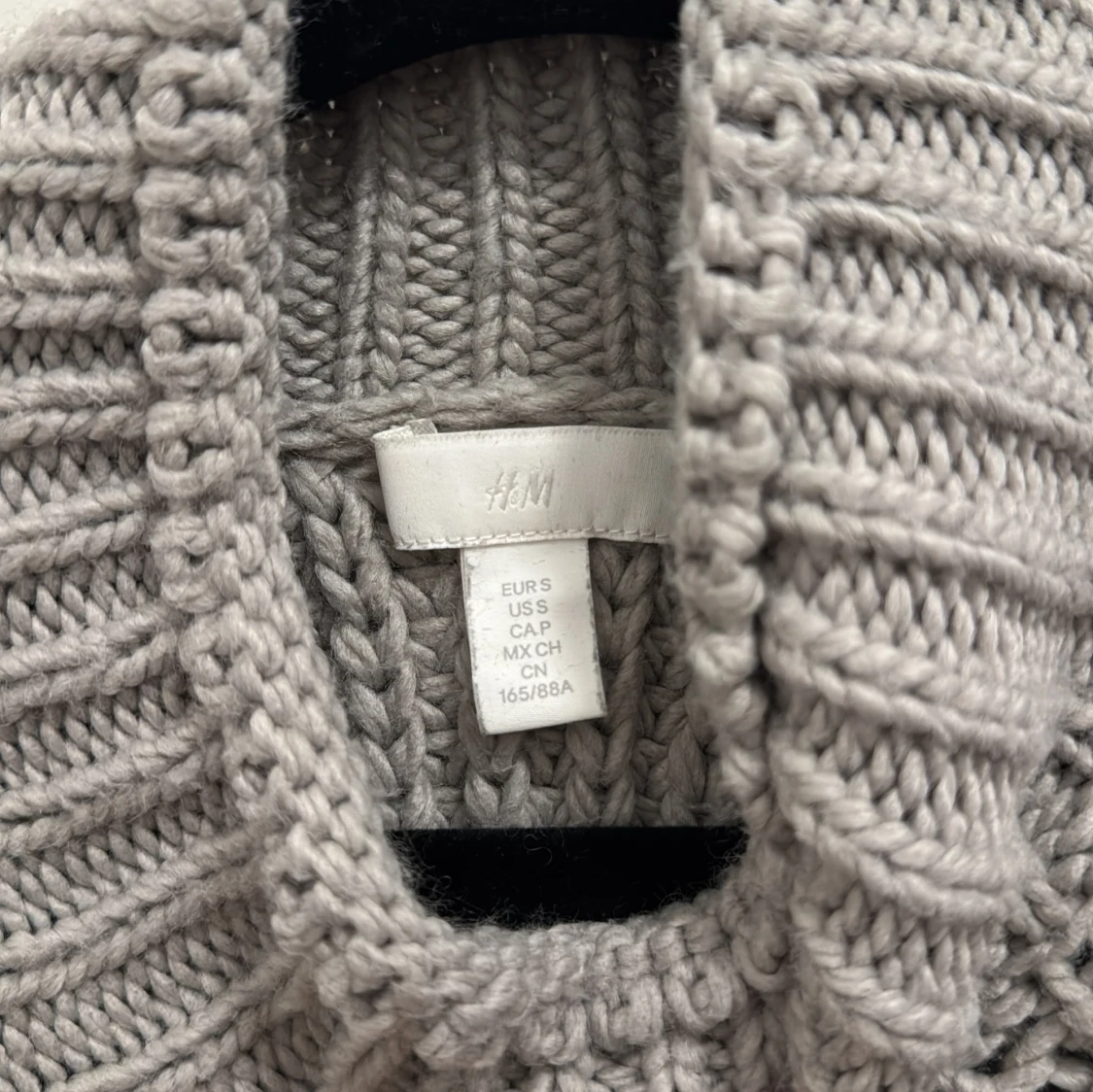 Ljusgrå stickad polotröja från H&M - 2