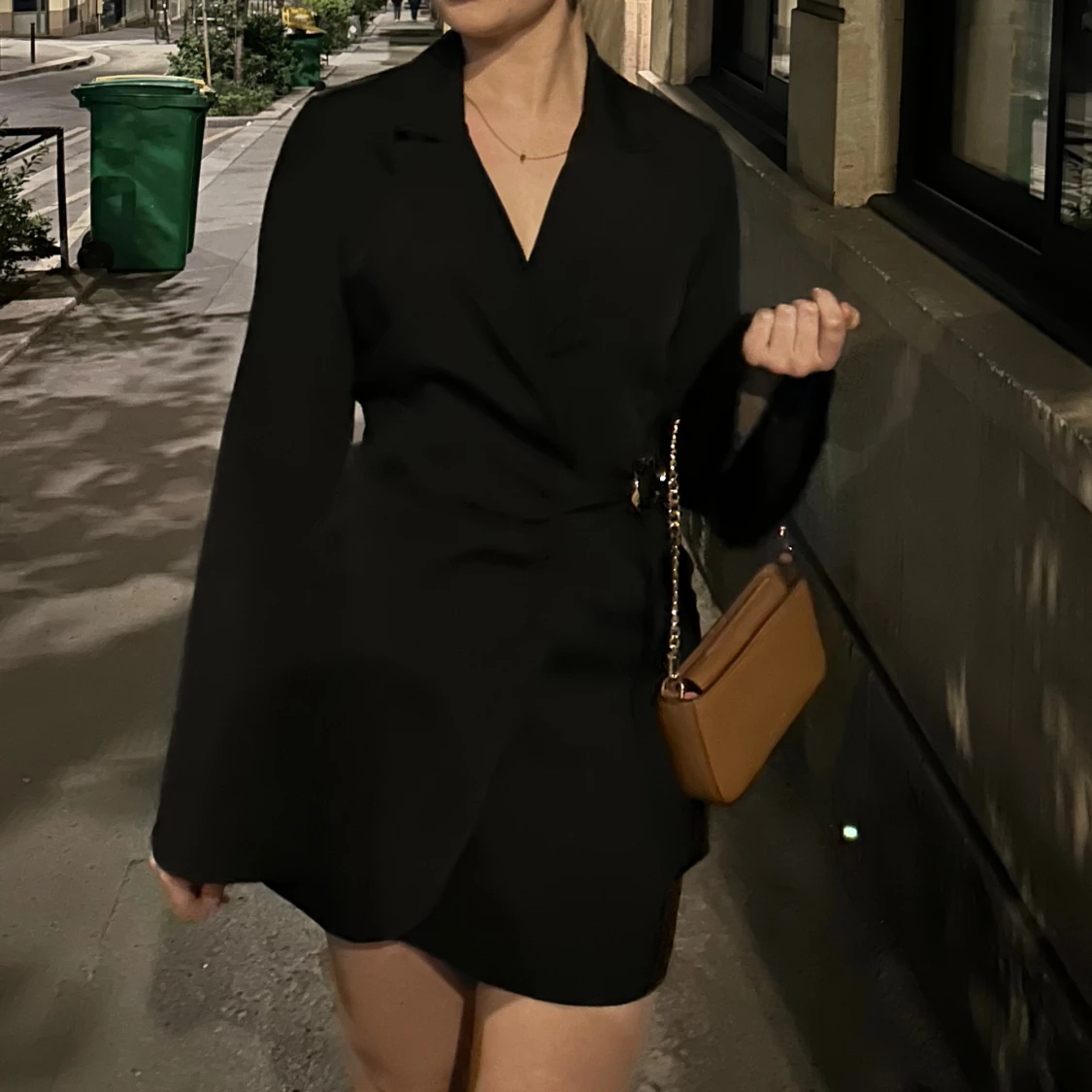 Svart blazerklänning med bälte - 2