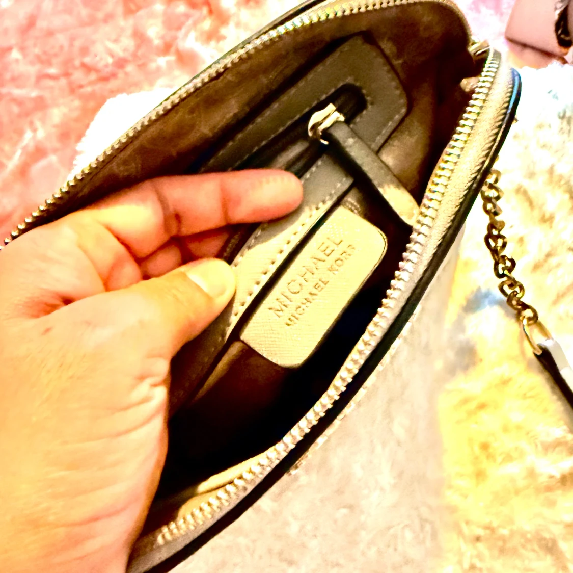 Grå axelväska från Michael Kors - 1