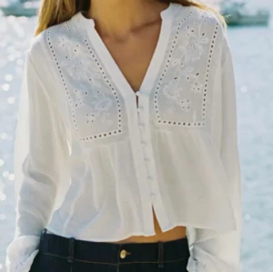 zara blus  - säljer då den inte används💕