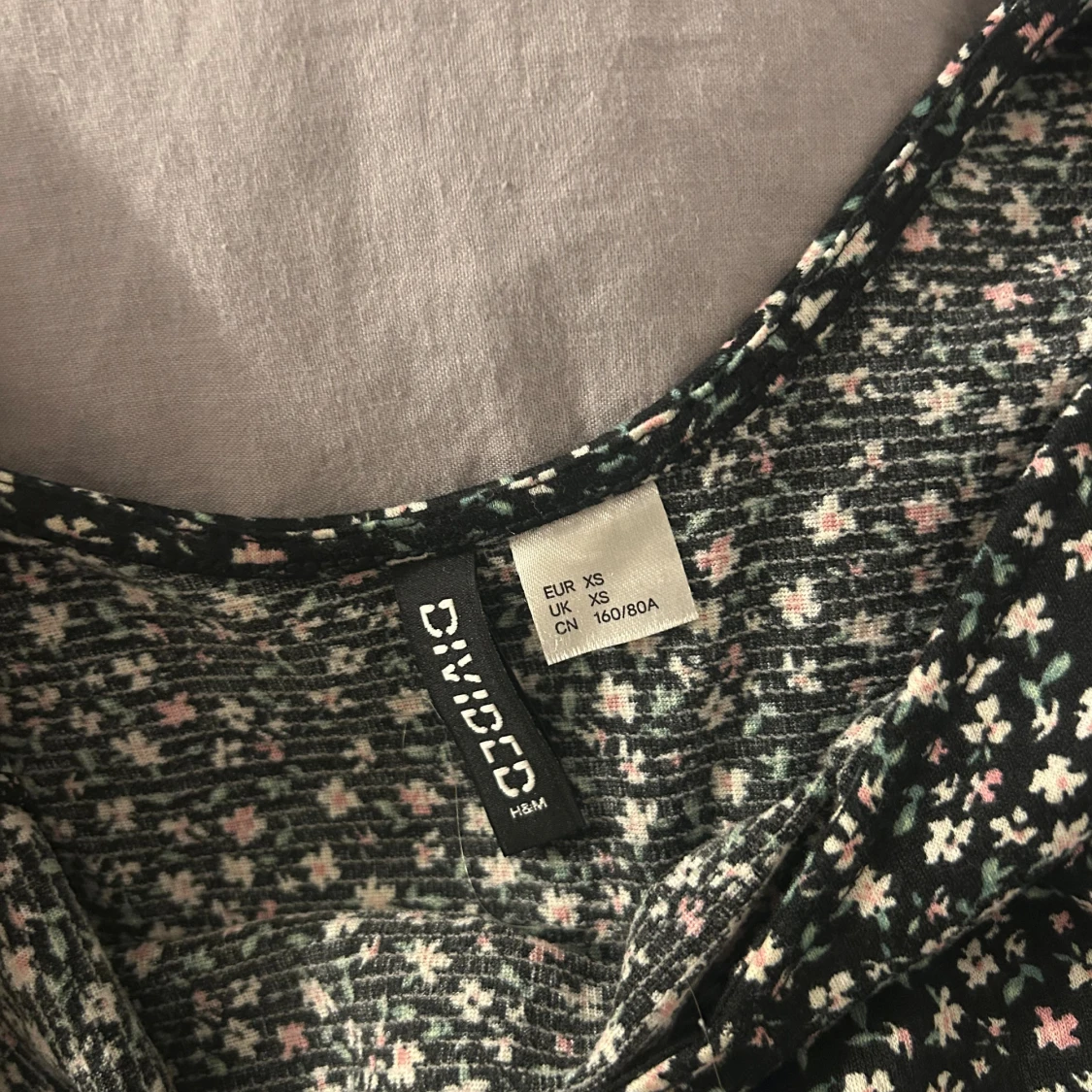 Blommig kortklänning från H&M Divided - 1