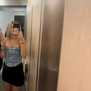 Jeans topp - säljer min jeans topp från zara i storlek S