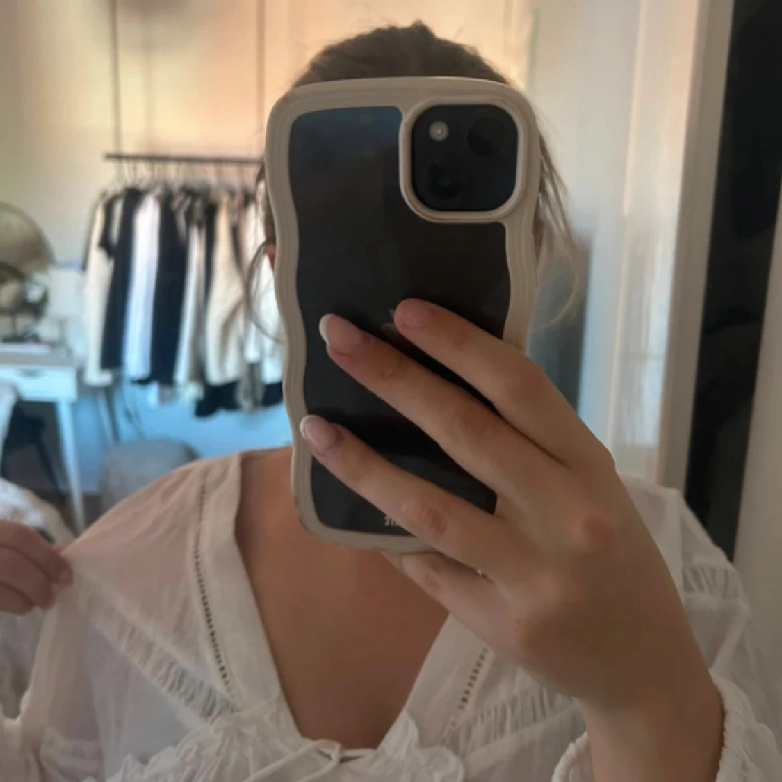 Vit boho-blus med knyt och volang - 1