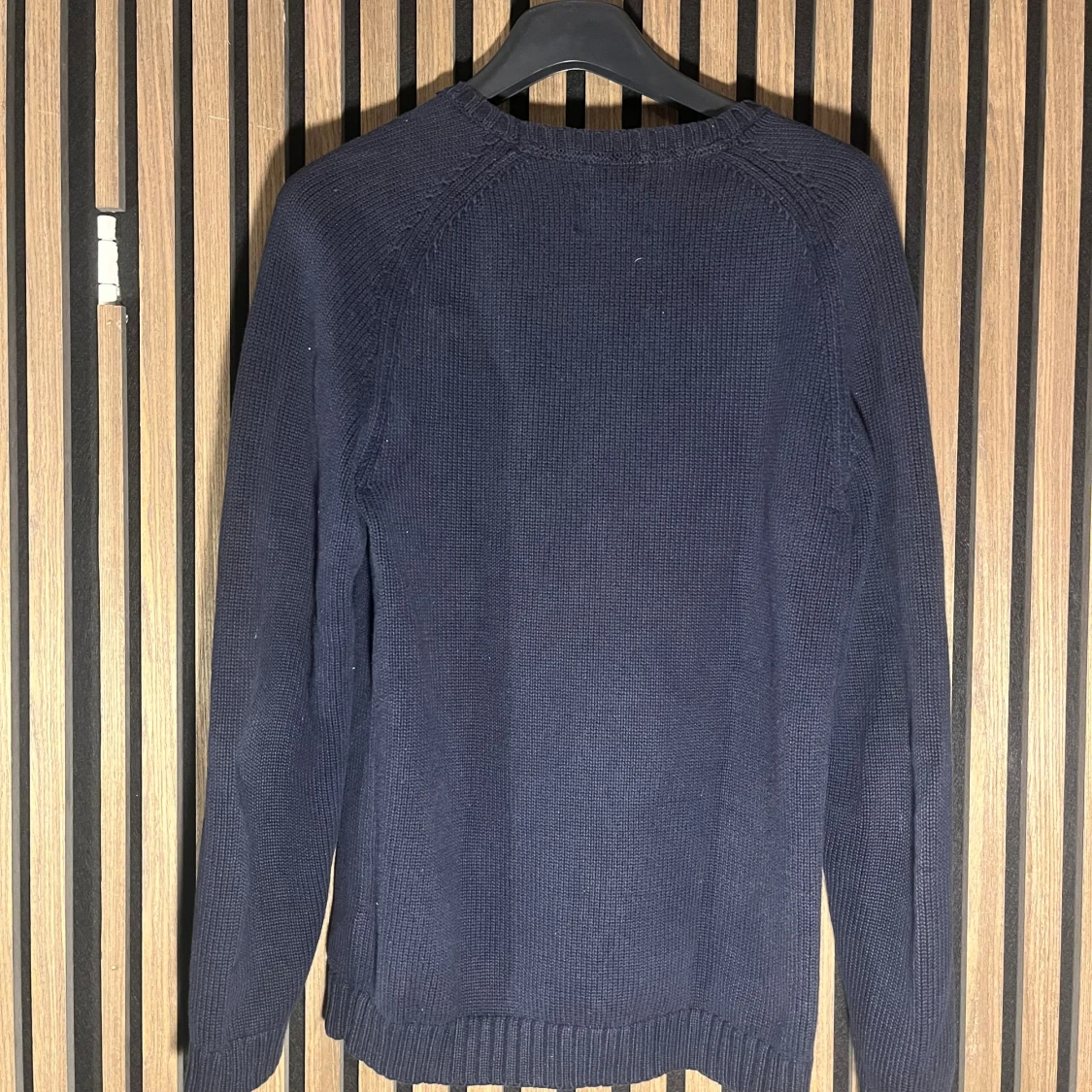 Mörkblå stickad tröja från Lexington - 1