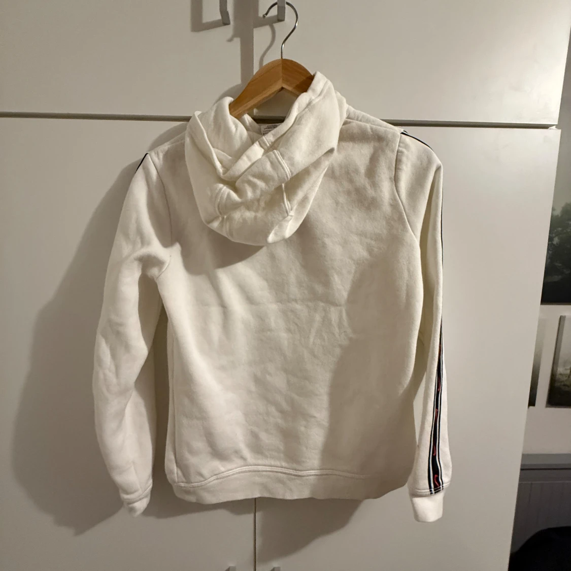 Vit vintage hoodie från Nike med röd logo - 1