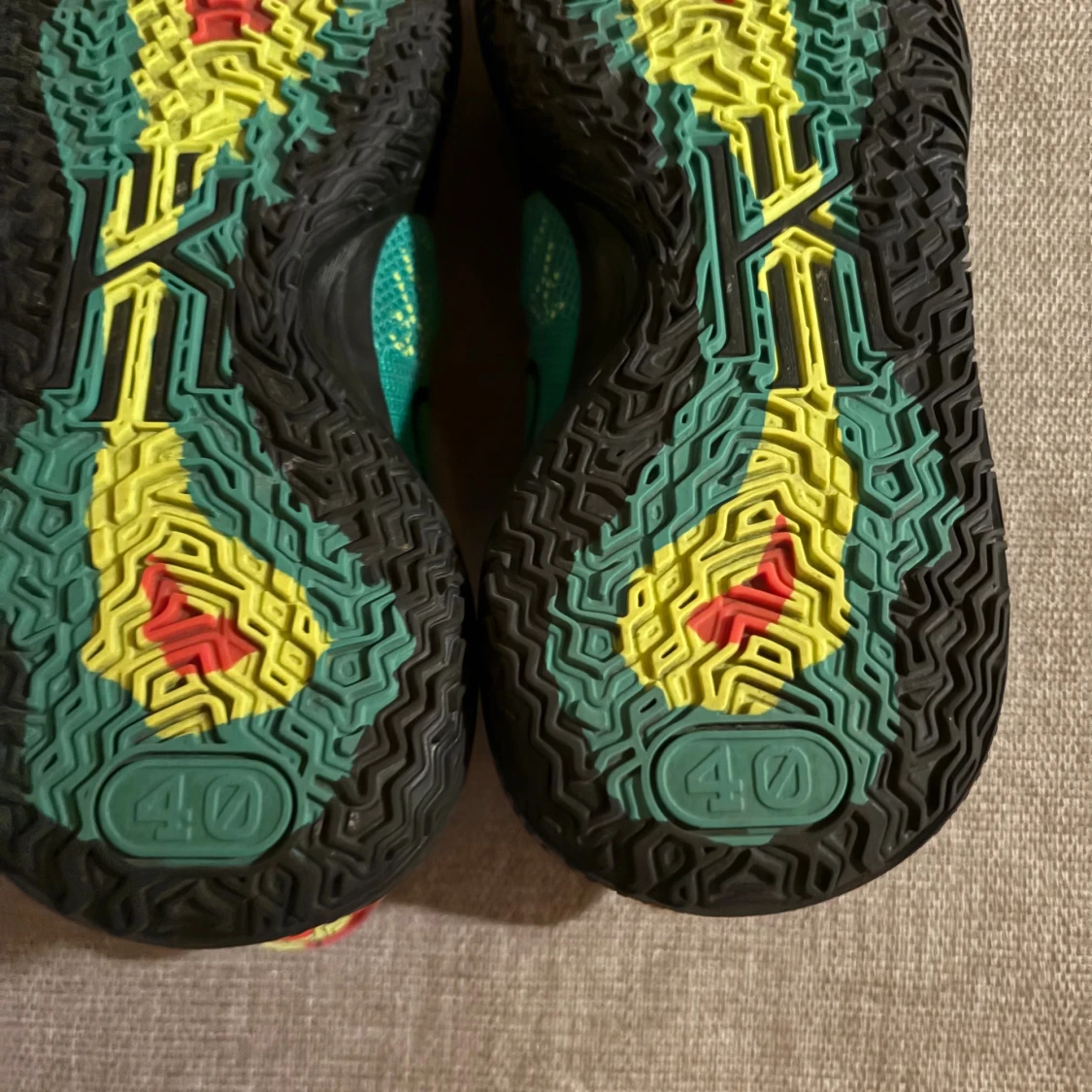 Turkosa Nike sneakers med färgglada detaljer - 3