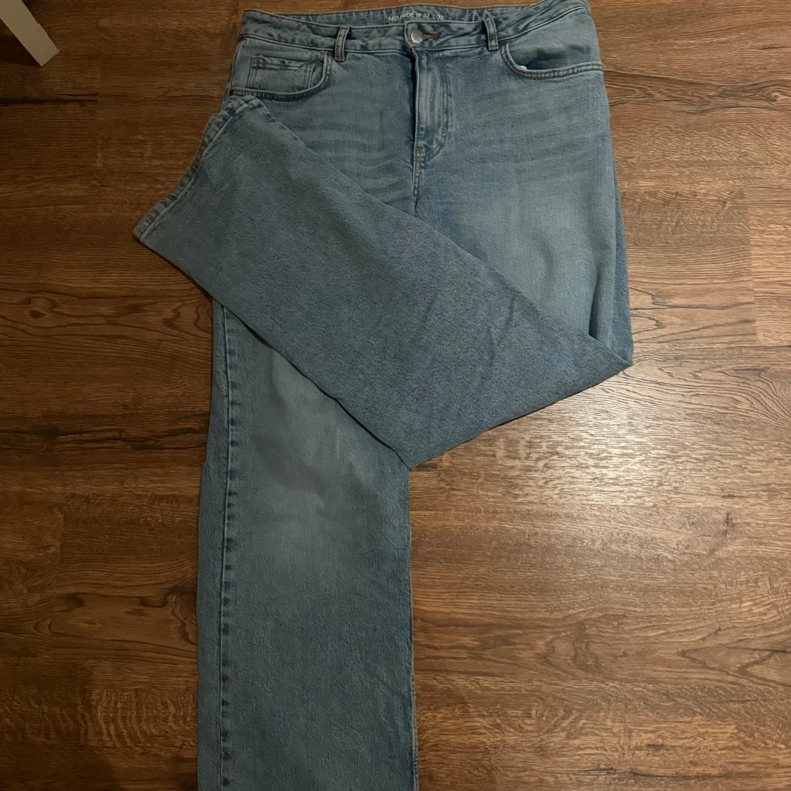 Ljusblåa wide jeans med hög midja