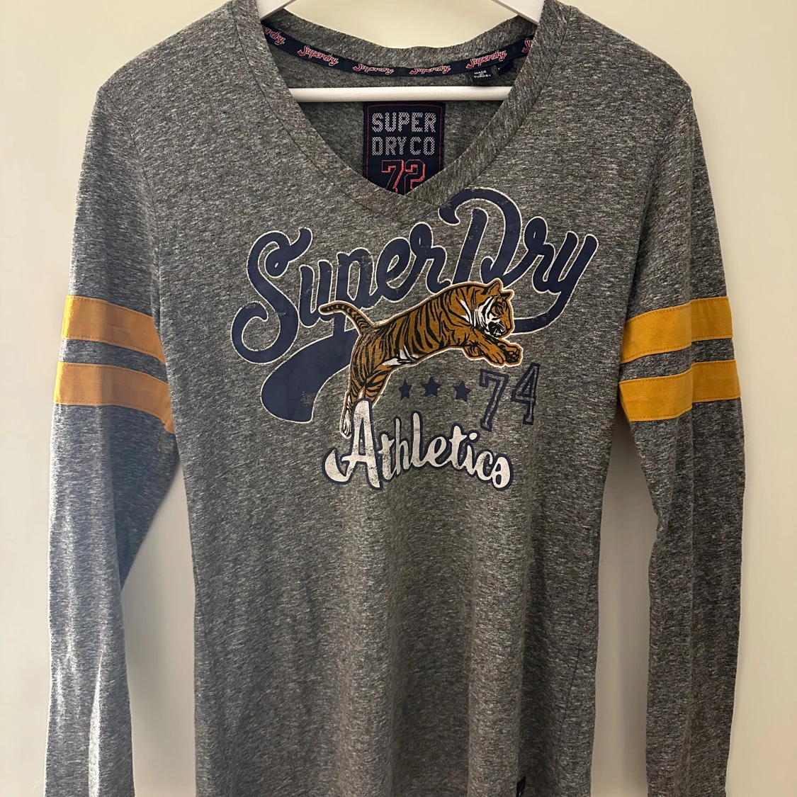 Grå långärmad tröja Superdry