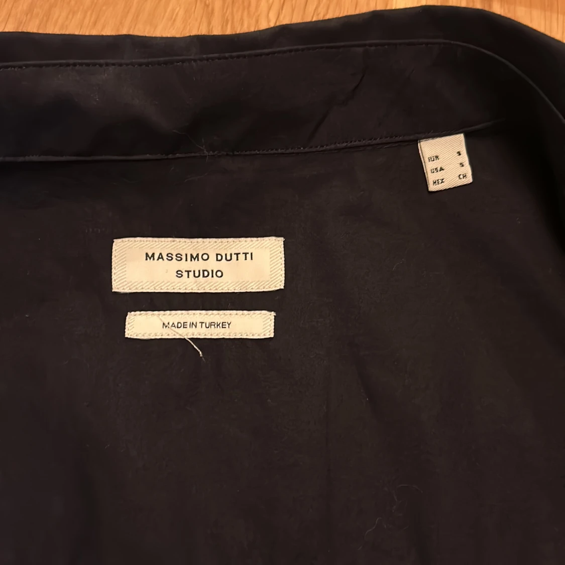 Svart overshirt från Massimo Dutti - 2