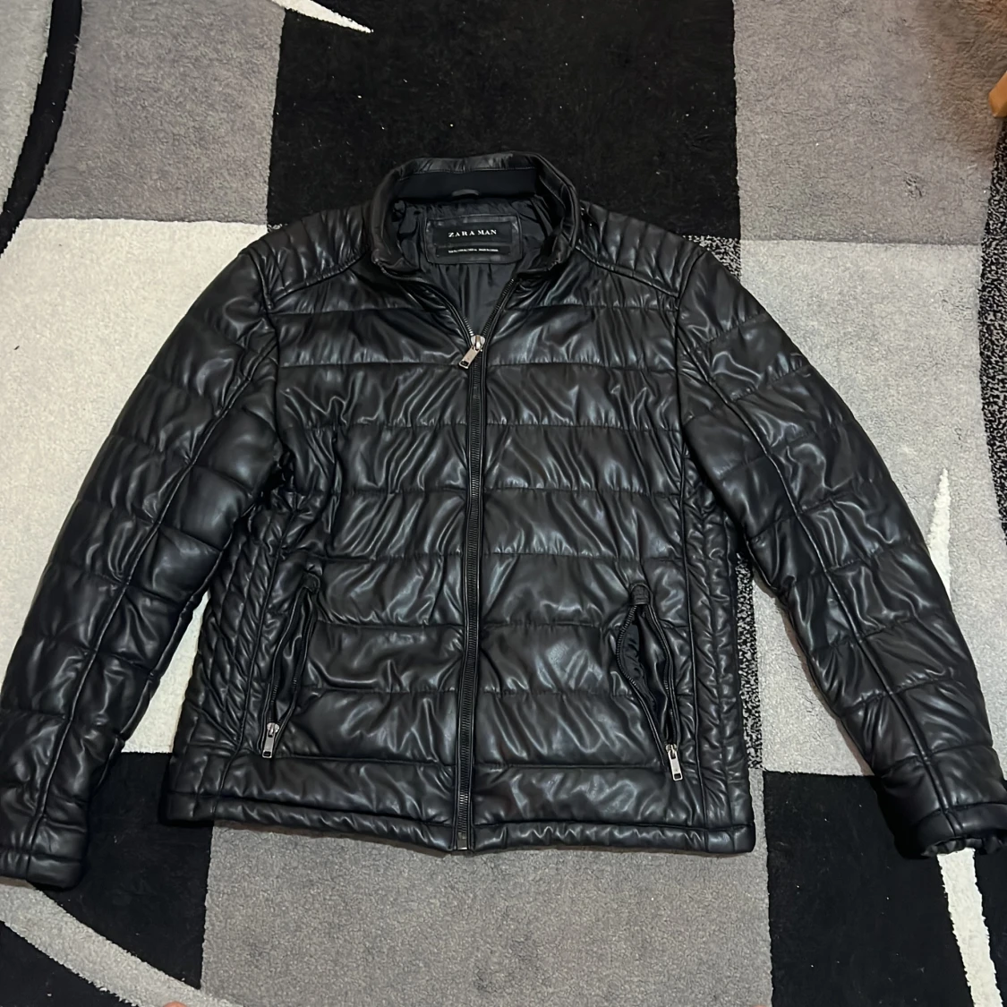 Svart quiltad pufferjacka Zara Man XL