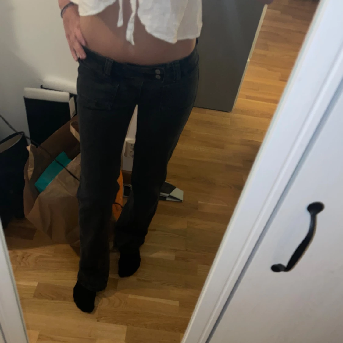 Svarta bootcut jeans med låg midja