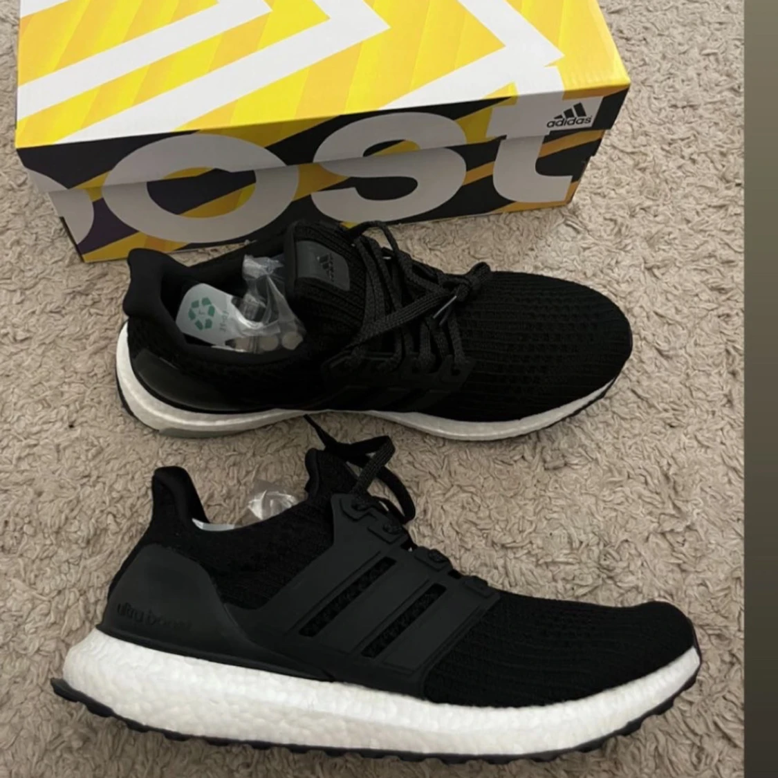 Svarta Adidas Ultraboost sneakers
