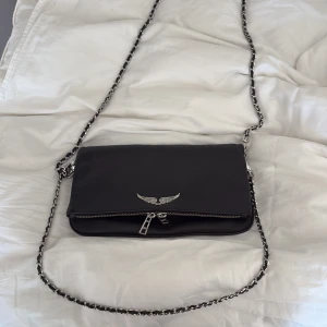 Zadig väska - Snygg svart Zadig väska i skinn med silver detaljer!💓💓