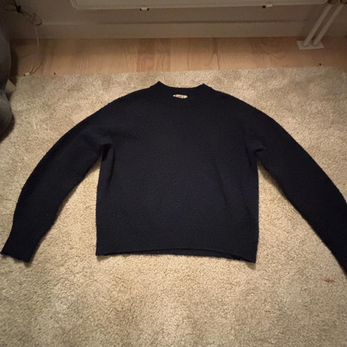 Mörkblå stickad tröja Gina Tricot