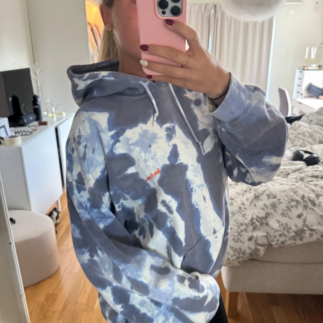 Blå tie-dye hoodie från Ideas Friends - 1