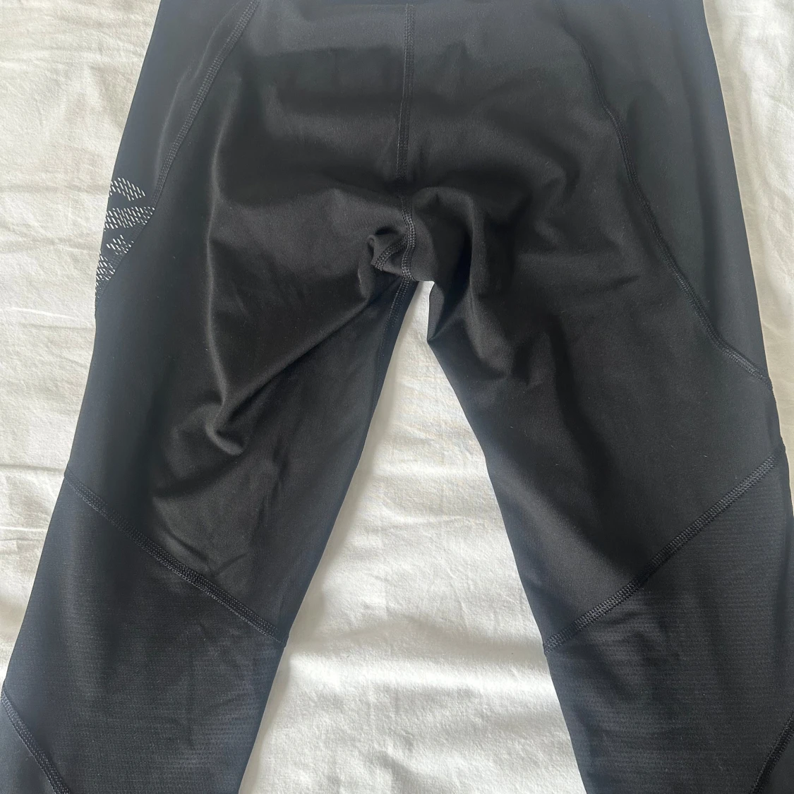 Svarta och  vita Adidas träningsbyxor - 4