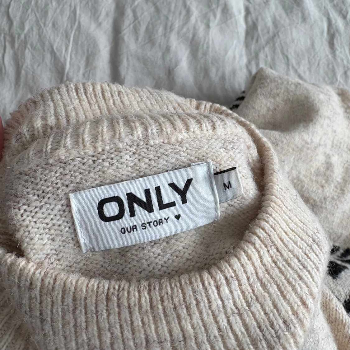 Beige och svart stickad polotröja ONLY - 3