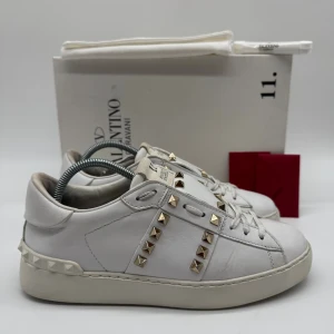 VALENTINO ROCKSTUD - Valentino rockstud - Skick: 8,5/10 - Storlek 37 - Tillbehör: Kort - Nypris 7700kr - Hör av dig vid minsta fundering