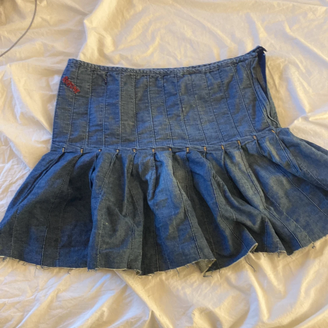 Jeanskjol med volang från Replay