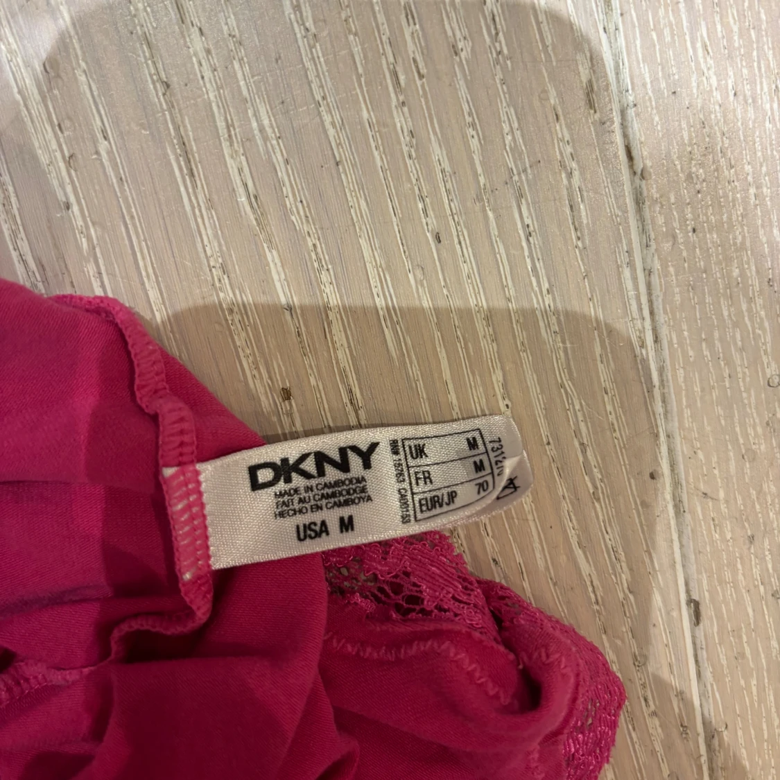 Rosa linnetopp med spets från DKNY - 2