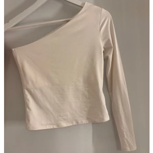 Enärmad tröja - Super snygg fest topp!!! Använd få gånger