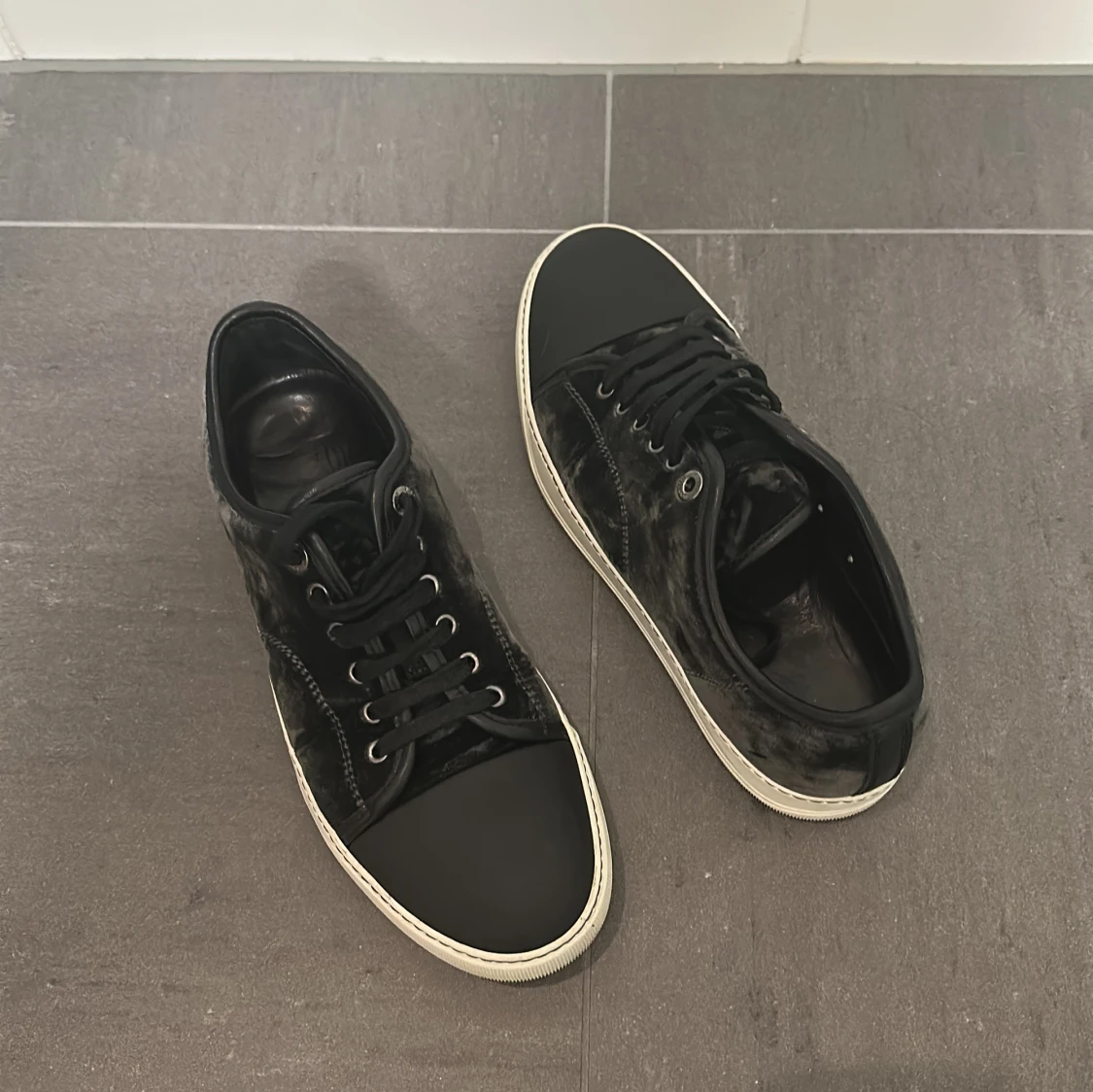 Lanvin sneakers/ sammet